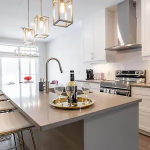 https://luxury-niagara-3-bdr-townhouse-garage.niagara-fallshotels.com